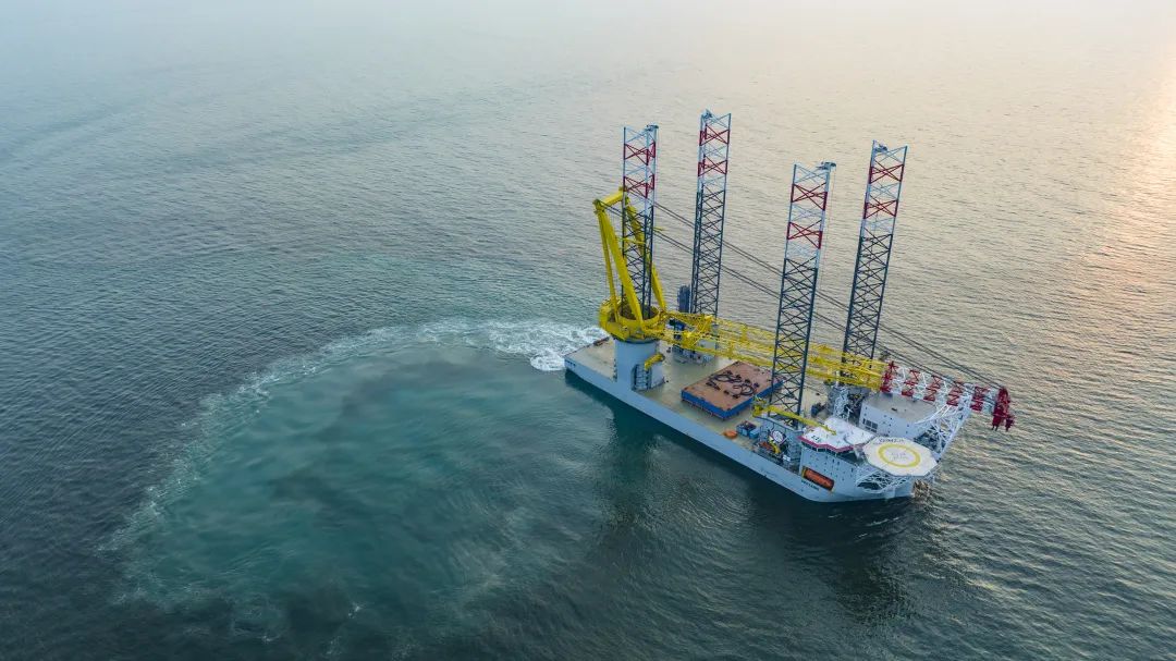 全球首艘第四代自升式风电安装船在中远交付